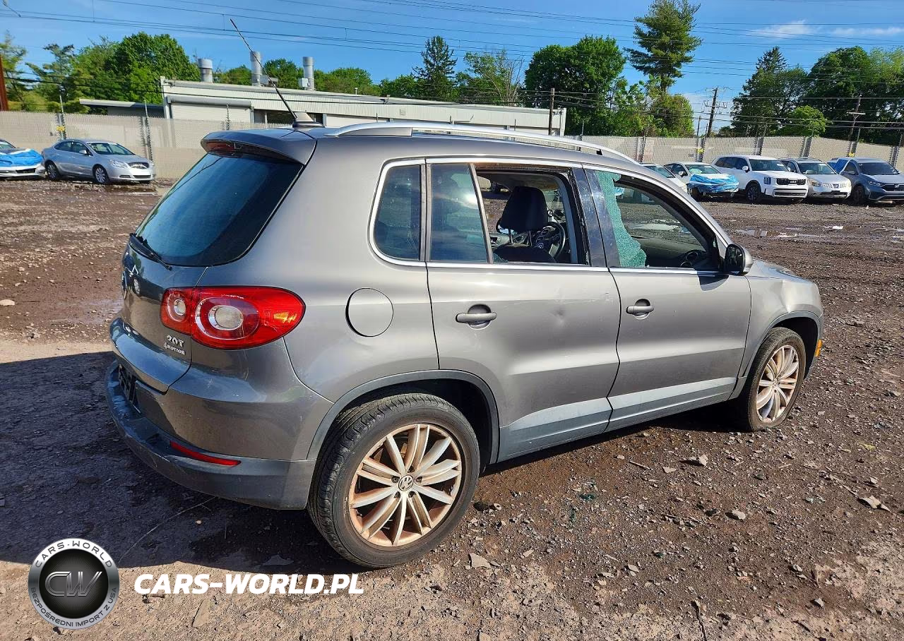 2011 Volkswagen Tiguan S VIN:WVGBV7AX4BW560596 - 3