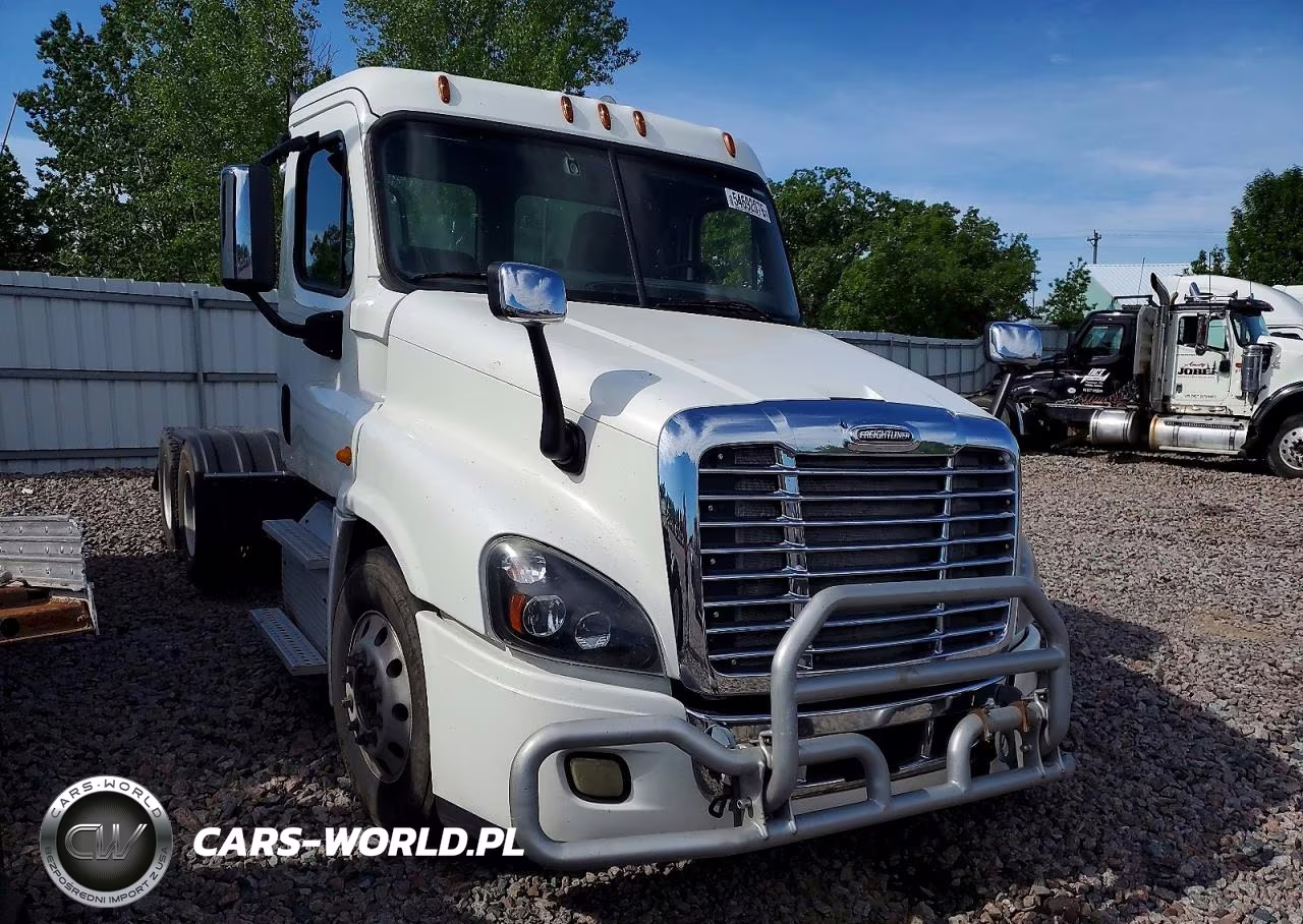 2014 Freightliner Cascadia Semi Truck