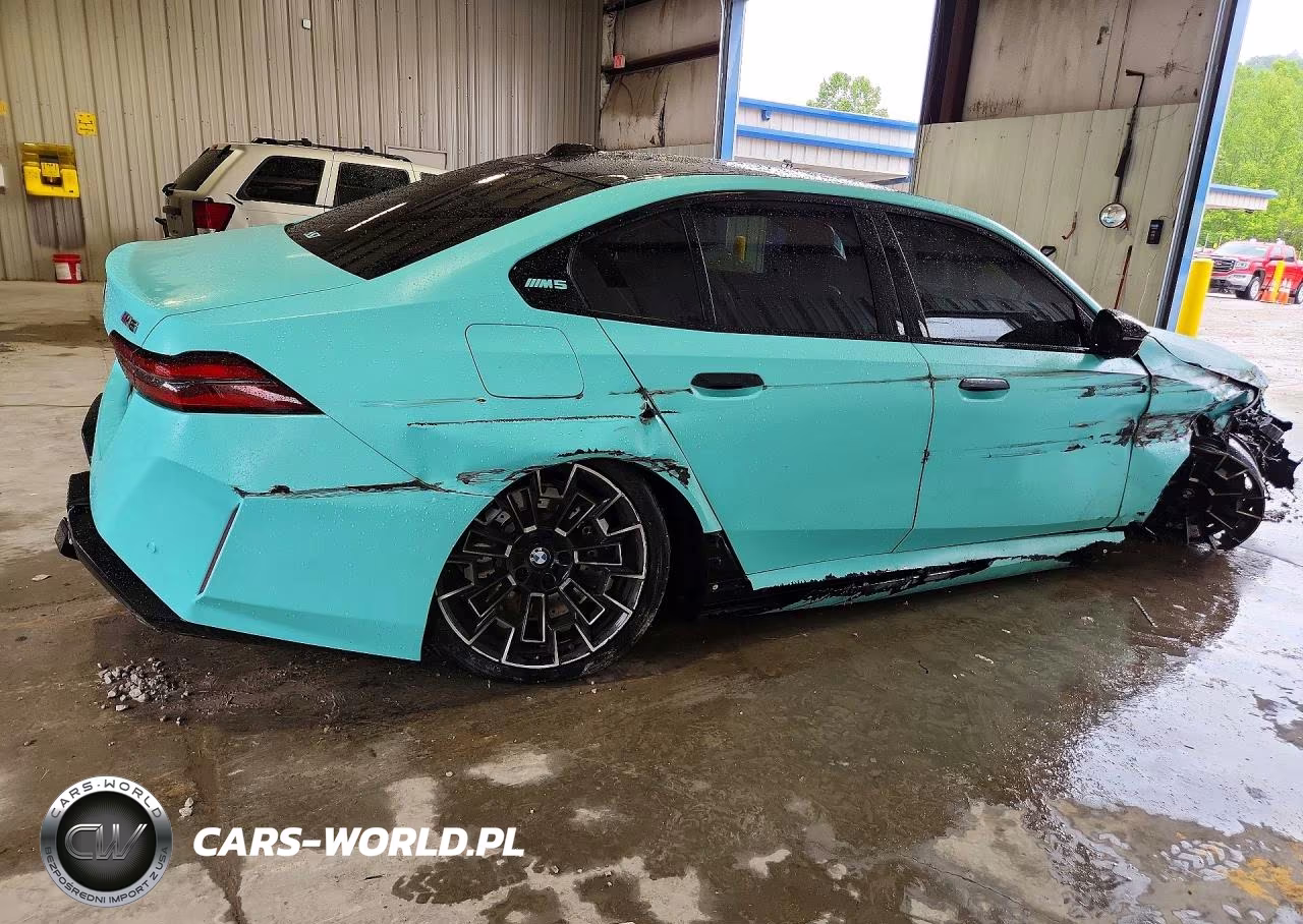 2025 BMW M5 VIN:WBS83FK02SCU40077 - 3