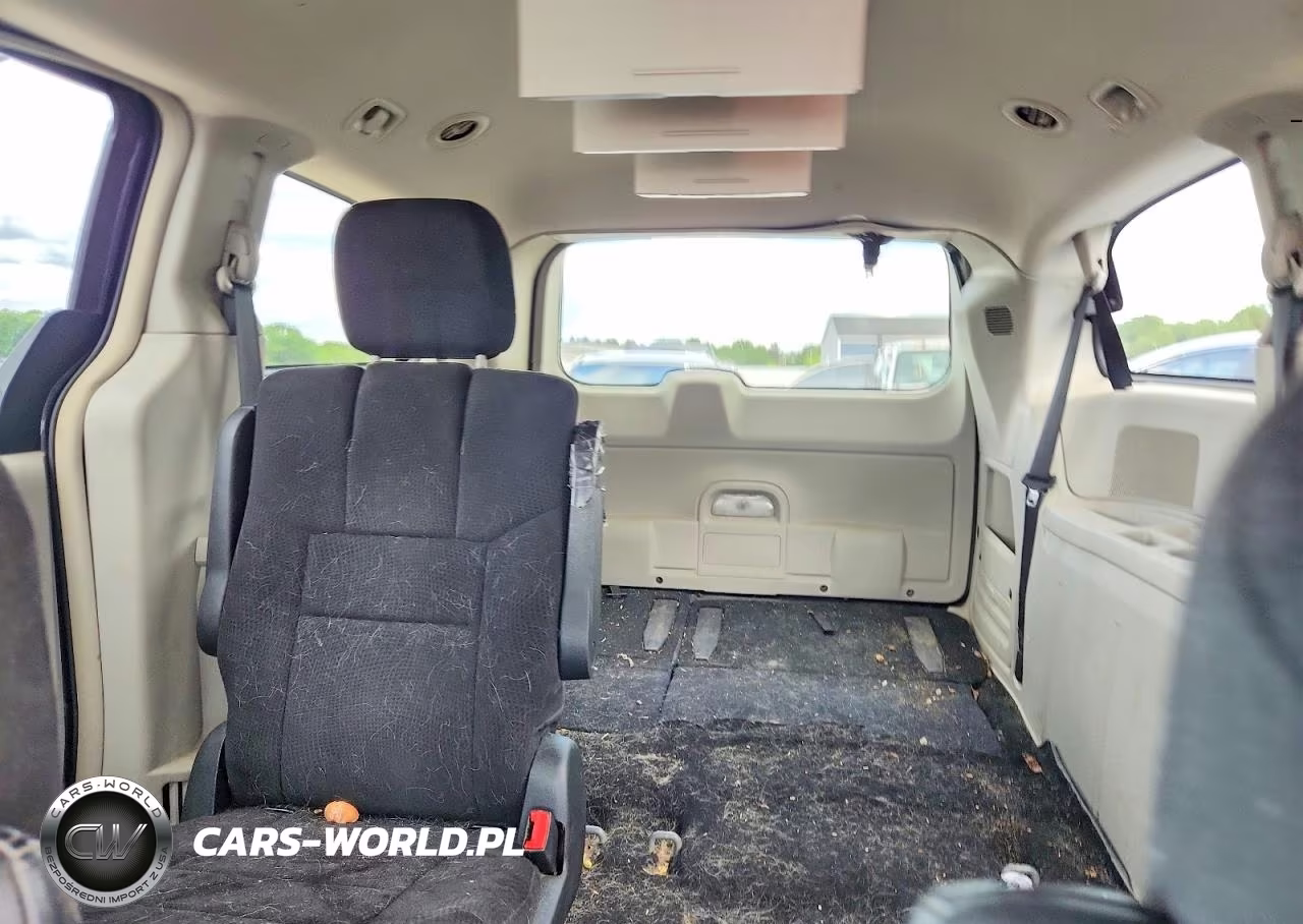 2011 Chrysler Town & Country Touring VIN:2A4RR5DG8BR712051 - 10
