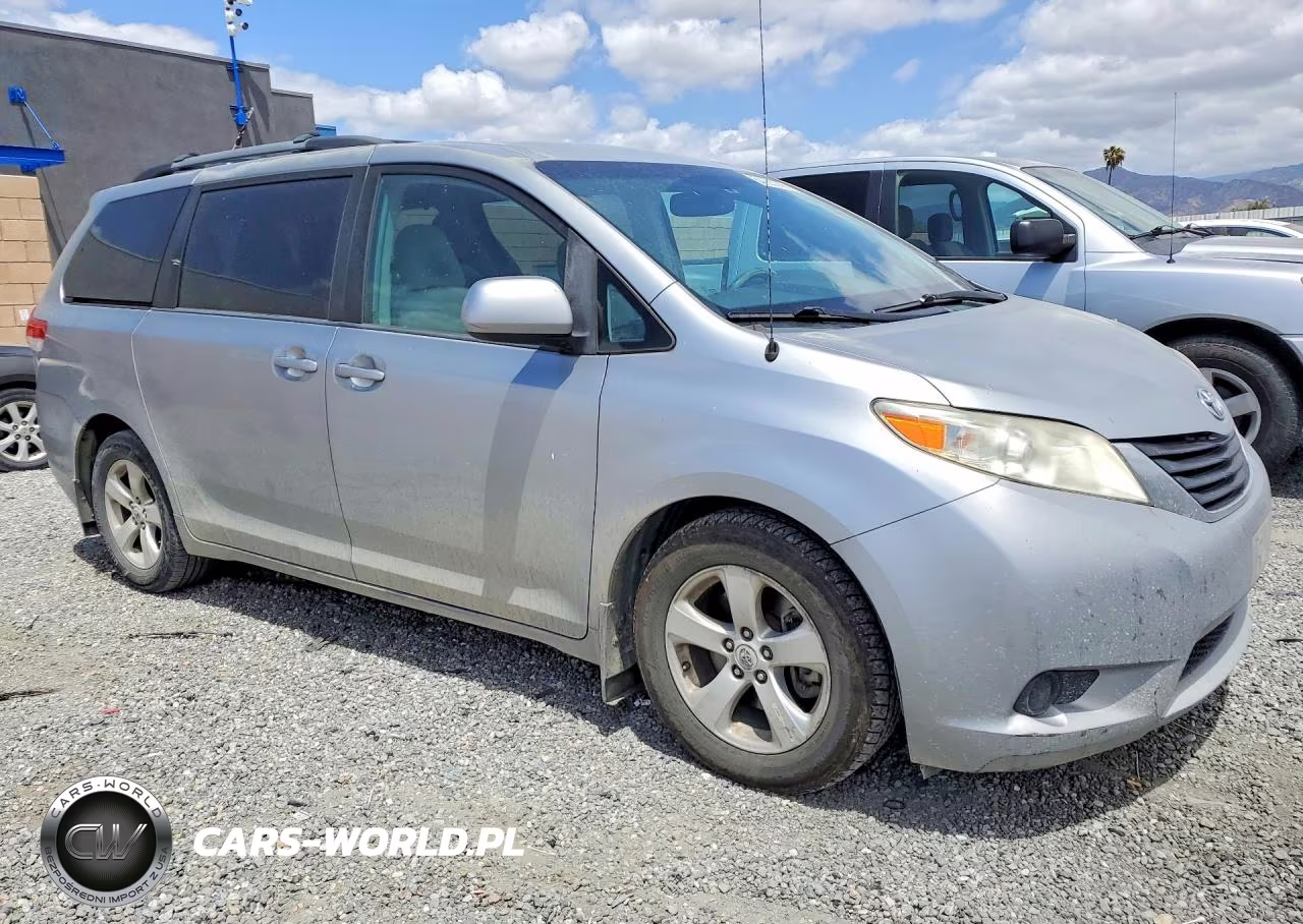2012 Toyota Sienna Le VIN:5TDKK3DC6CS216204 - 4
