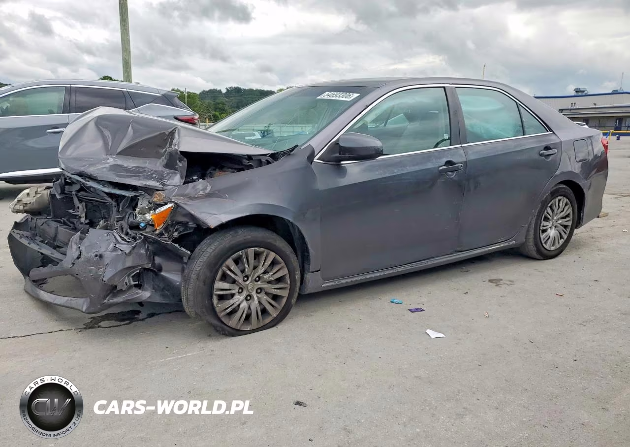 2014 Toyota Camry Le – zdjęcie 1 z 12