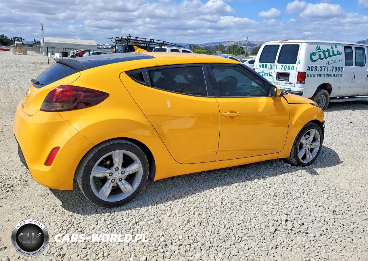 2015 Hyundai Veloster Base VIN:KMHTC6AD4FU228525 - 3