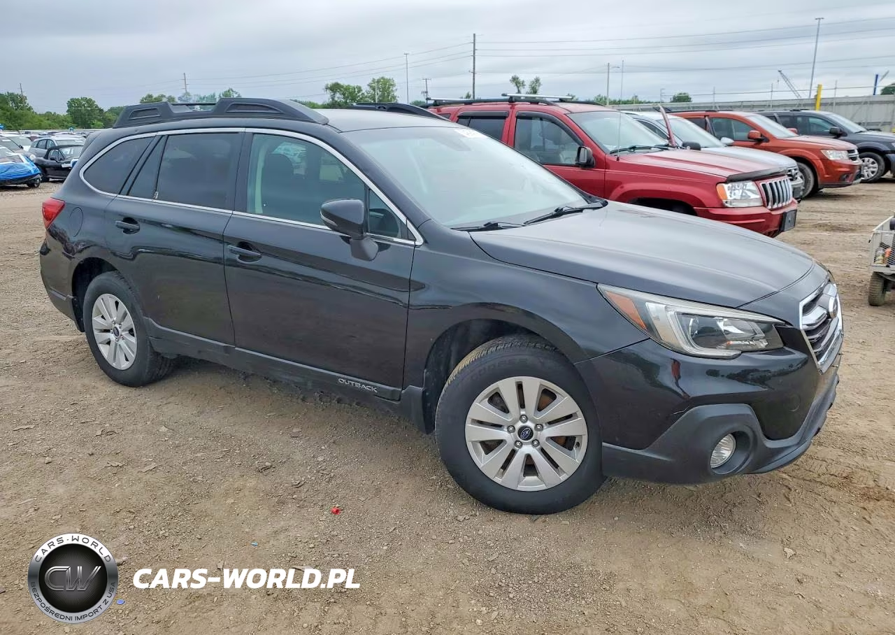 2018 Subaru Outback 2.5I Premium VIN:4S4BSAFC3J3291759 - 4