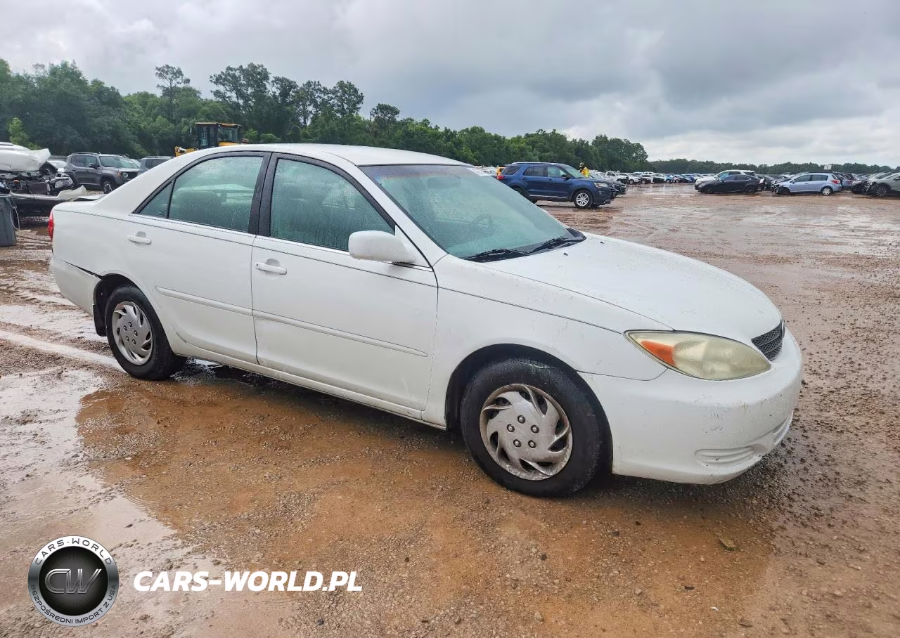 2002 Toyota Camry Le VIN:4T1BE32K82U071514 - 4