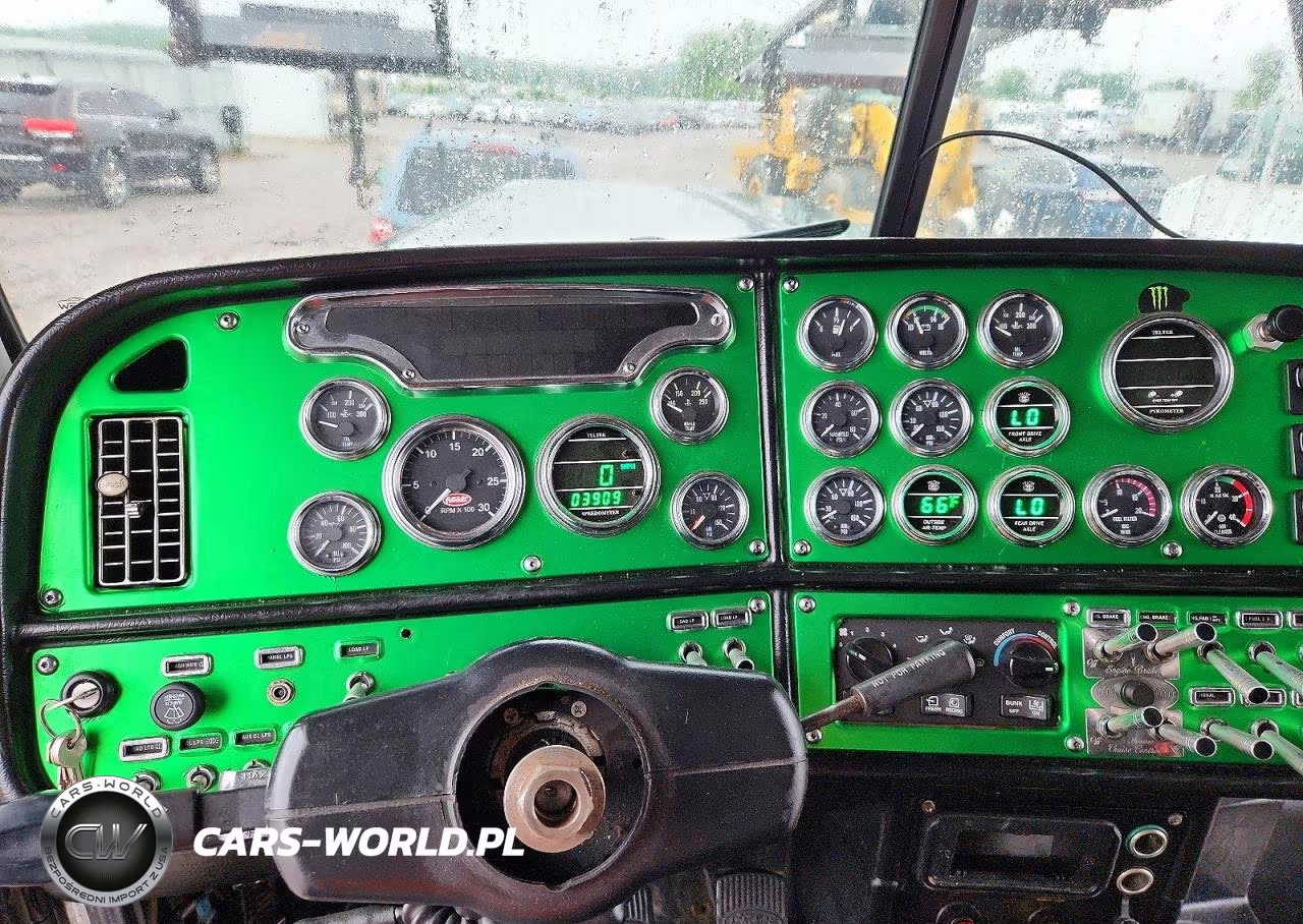 2005 Peterbilt 379 VIN:1NP5DB9X75N843993 - 8