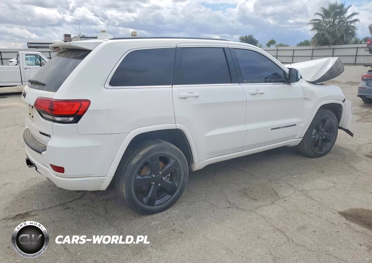 2015 Jeep Grand Cherokee Laredo VIN:1C4RJEAG7FC198953 - 3