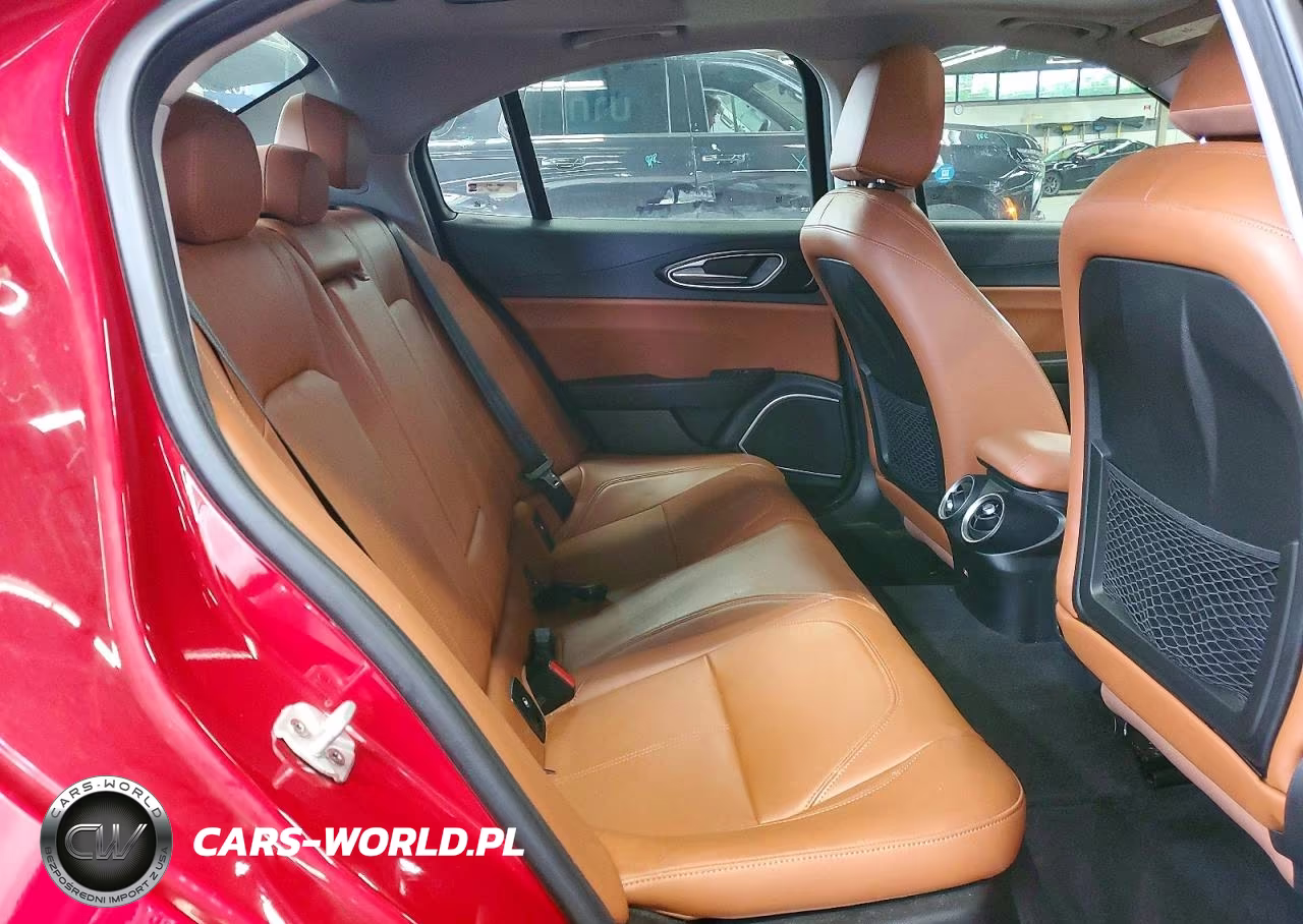 2018 Alfa Romeo Giulia VIN:ZARFAEBN4J7575570 - 10