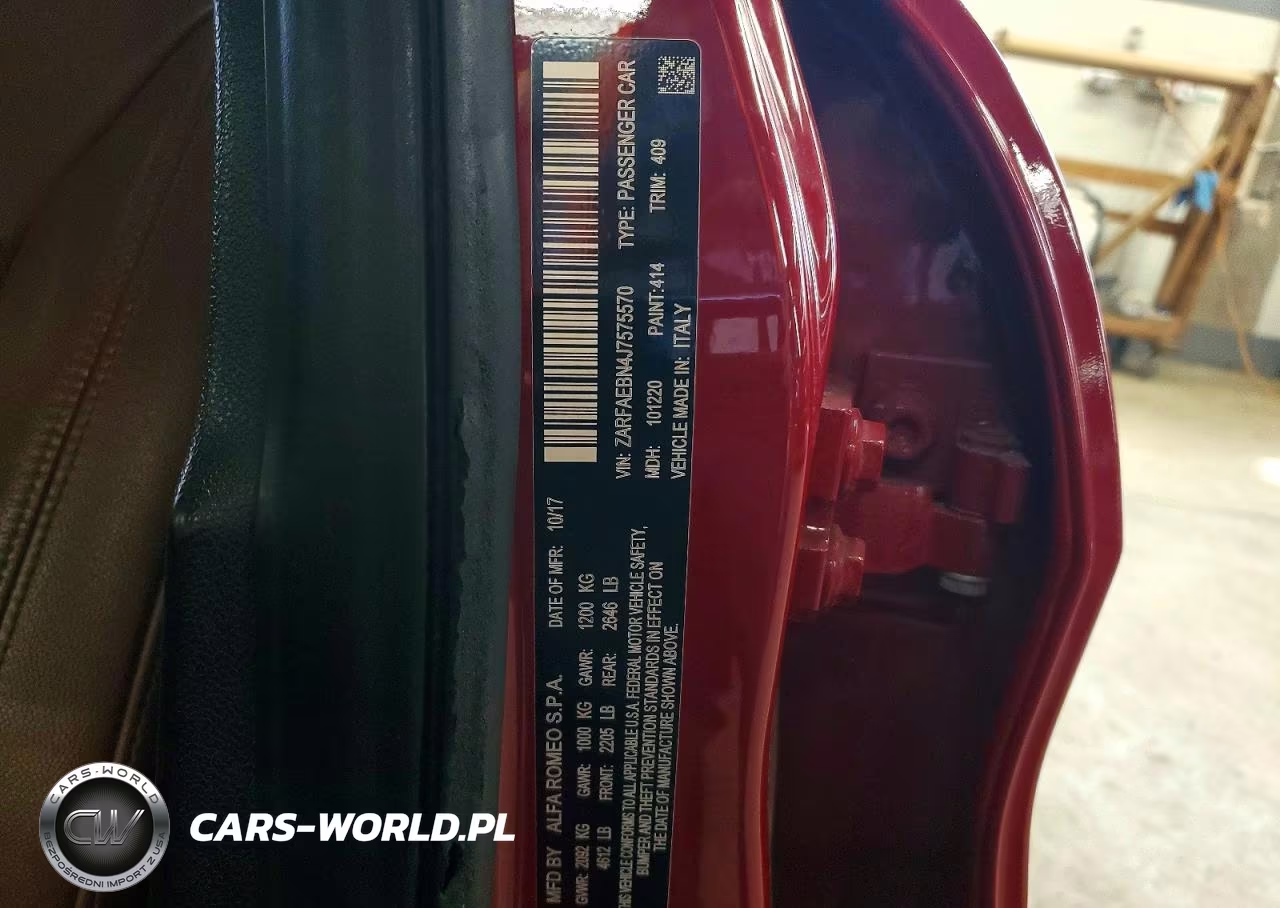 2018 Alfa Romeo Giulia VIN:ZARFAEBN4J7575570 - 12