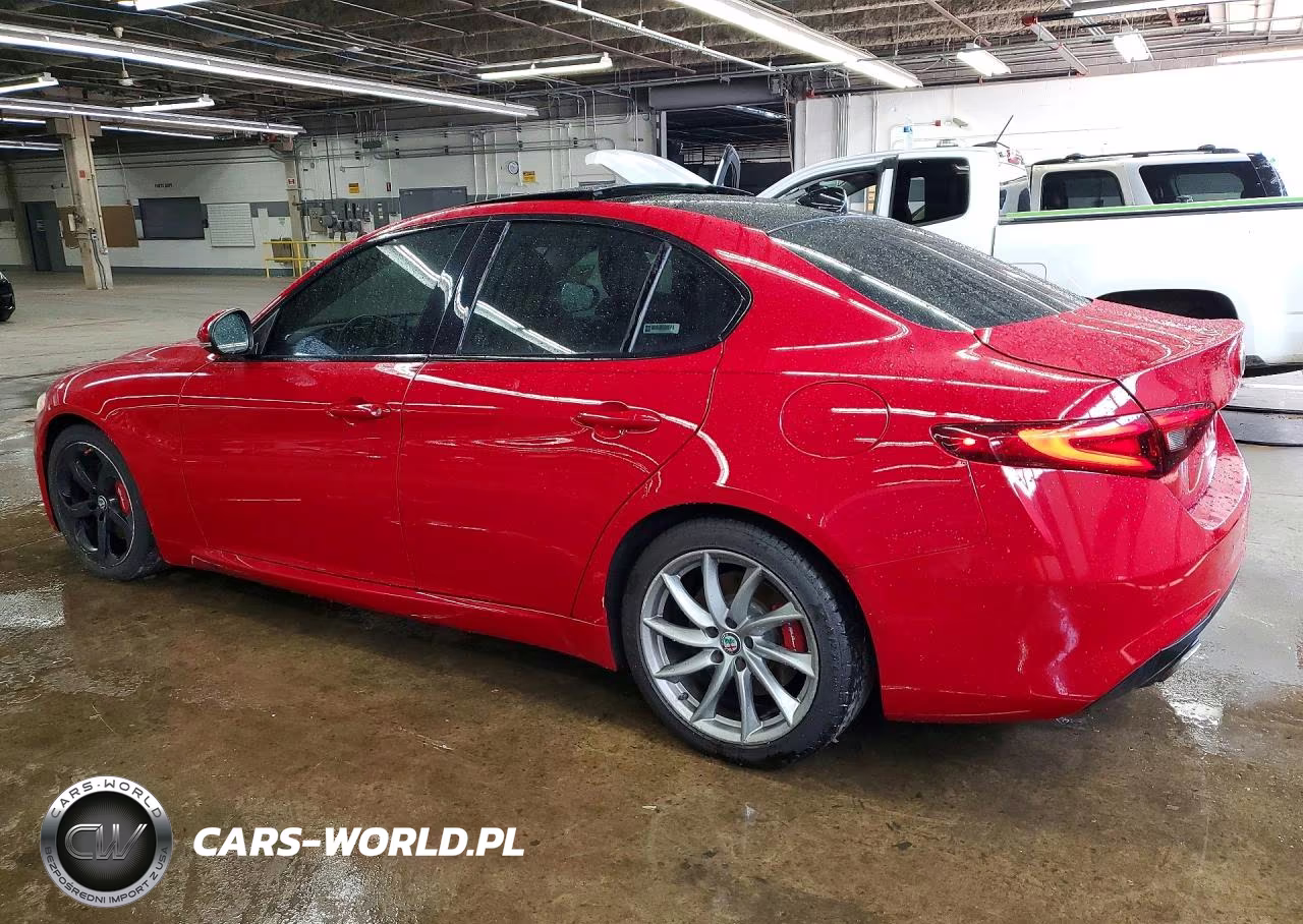 2018 Alfa Romeo Giulia VIN:ZARFAEBN4J7575570 - 2