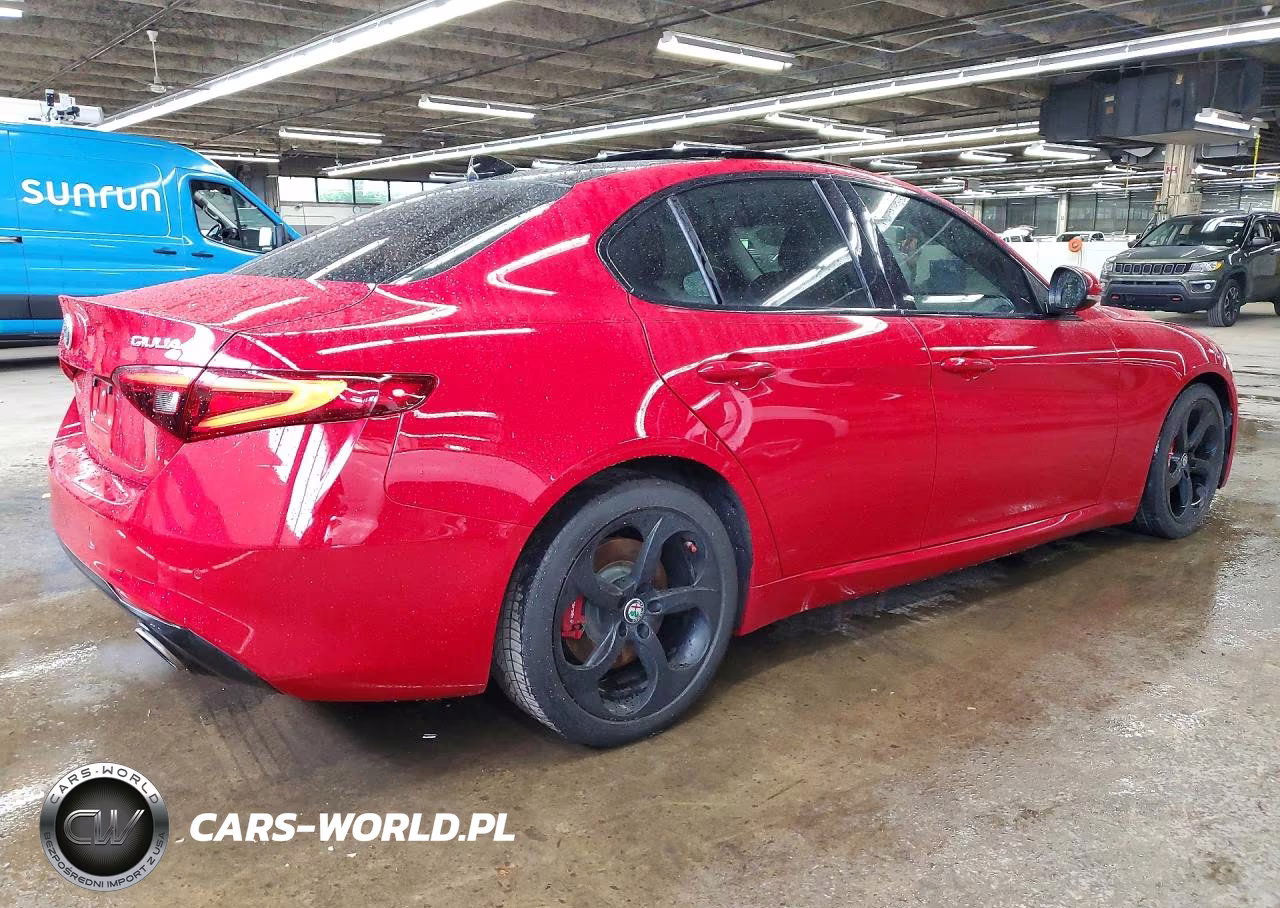 2018 Alfa Romeo Giulia VIN:ZARFAEBN4J7575570 - 3