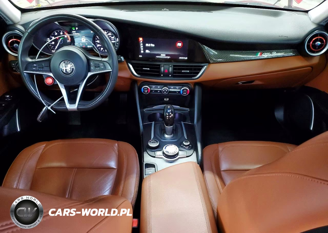 2018 Alfa Romeo Giulia VIN:ZARFAEBN4J7575570 - 8