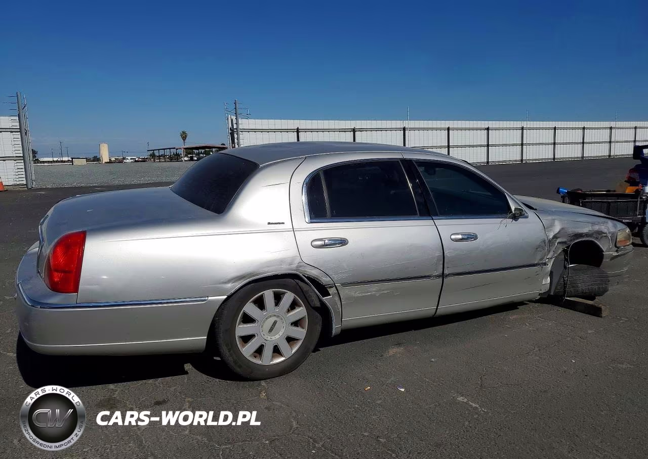2003 Lincoln Town Car Executive VIN:1LNHM81W13Y655536 - 3