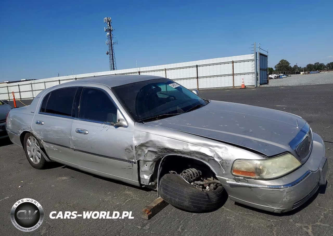 2003 Lincoln Town Car Executive VIN:1LNHM81W13Y655536 - 4