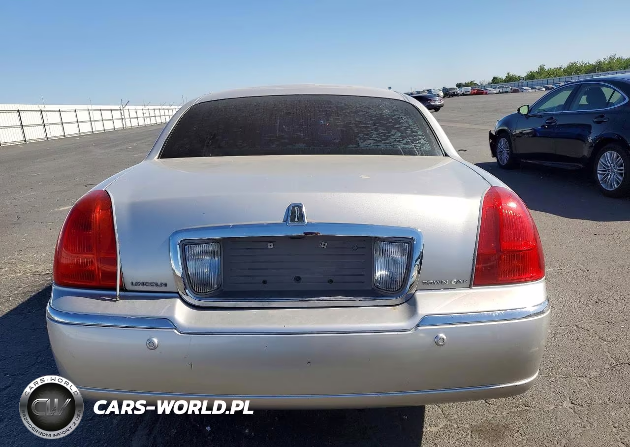 2003 Lincoln Town Car Executive VIN:1LNHM81W13Y655536 - 6