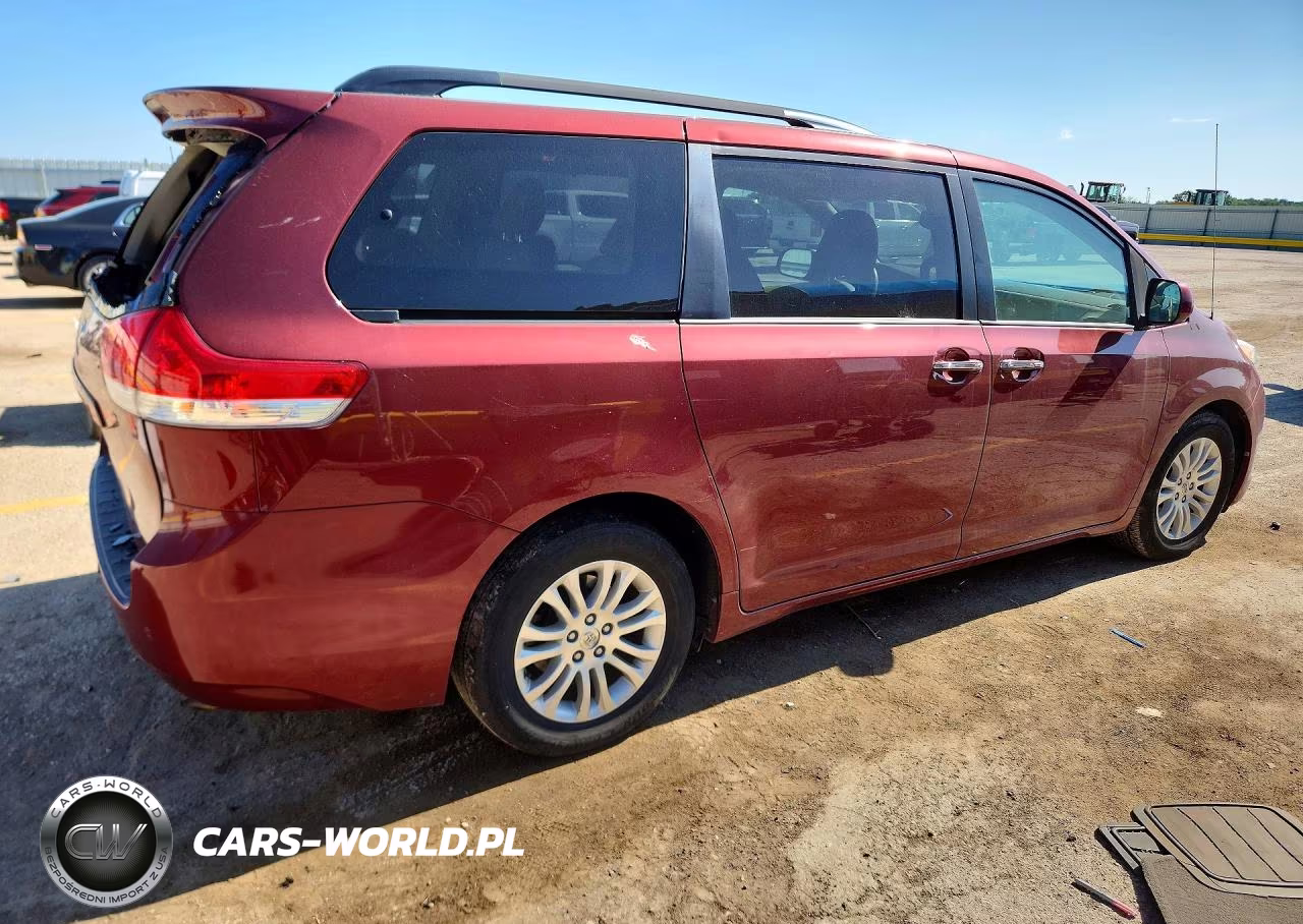 2014 Toyota Sienna Xle 8-Passenger VIN:5TDYK3DCXES447569 - 3