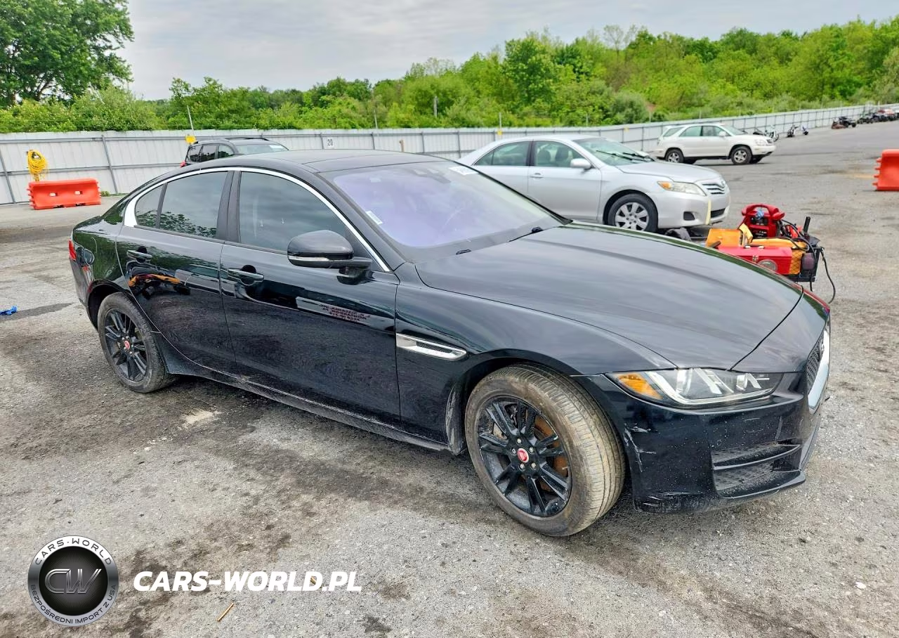2017 Jaguar Xe Premium VIN:SAJAJ4BNXHA974898 - 4