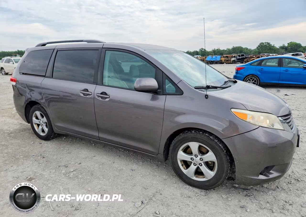 2011 Toyota Sienna Le VIN:5TDKK3DC5BS167897 - 4