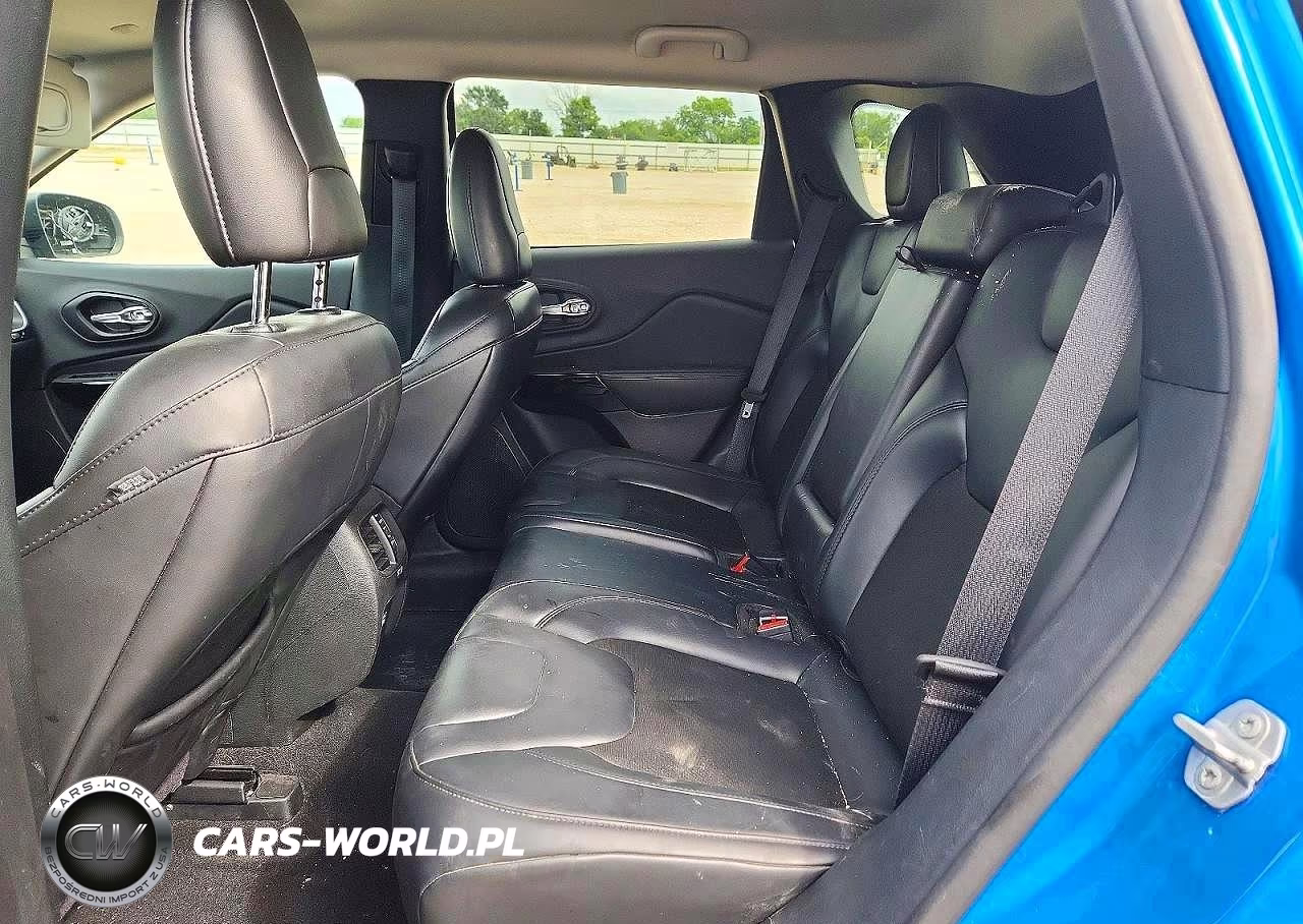 2021 Jeep Cherokee Latitude Plus VIN:1C4PJLLB3MD137491 - 11