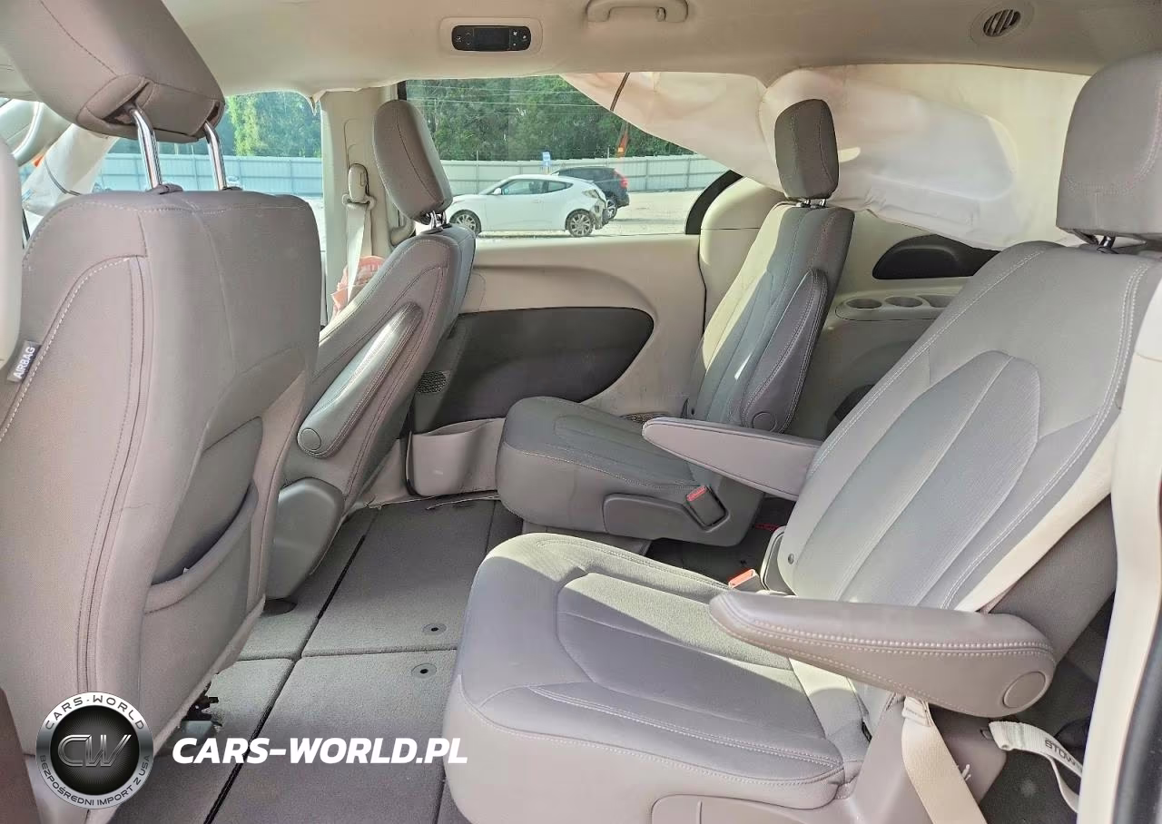 2017 Chrysler Pacifica Touring VIN:2C4RC1DG9HR531680 - 11