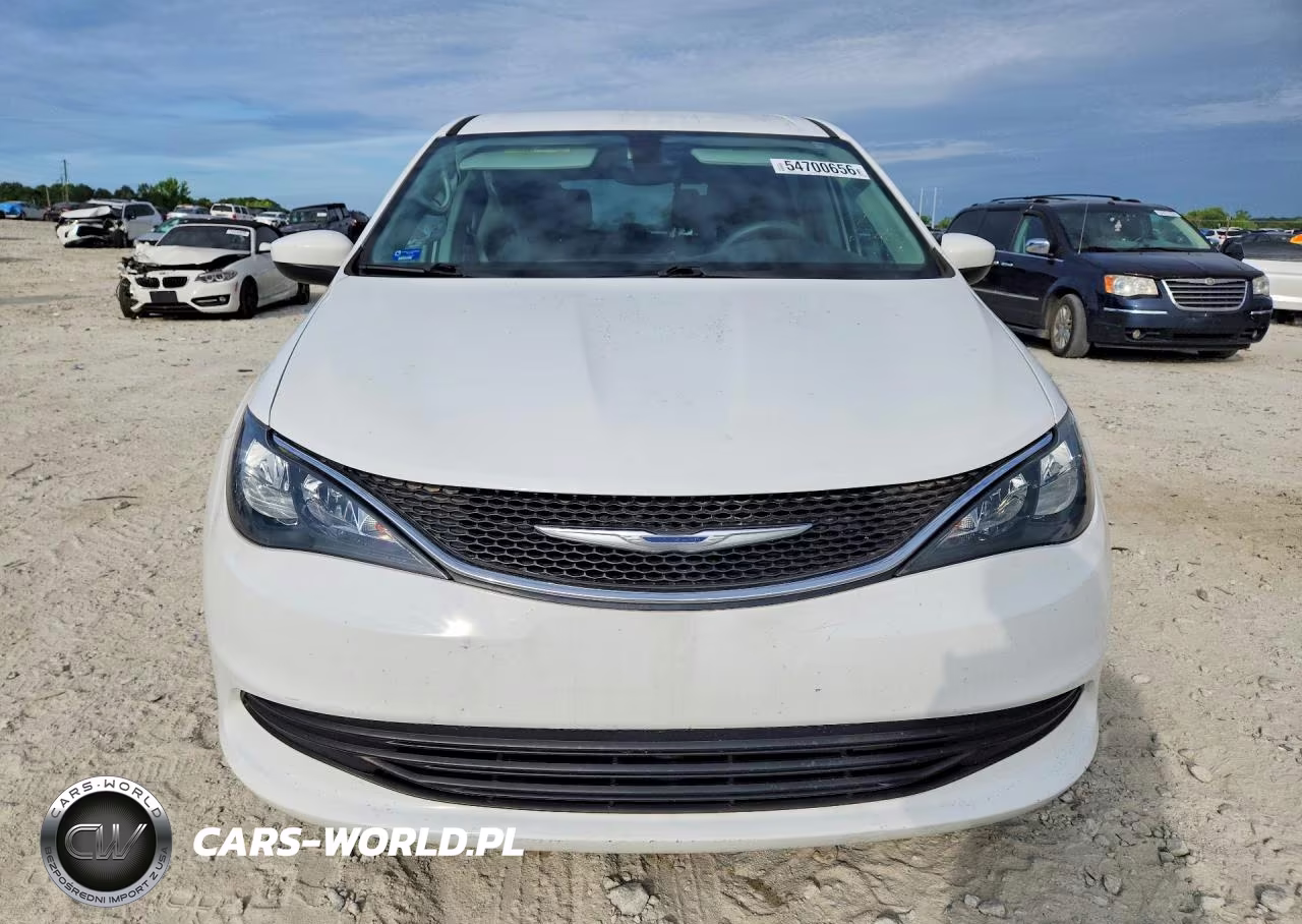 2017 Chrysler Pacifica Touring VIN:2C4RC1DG9HR531680 - 5