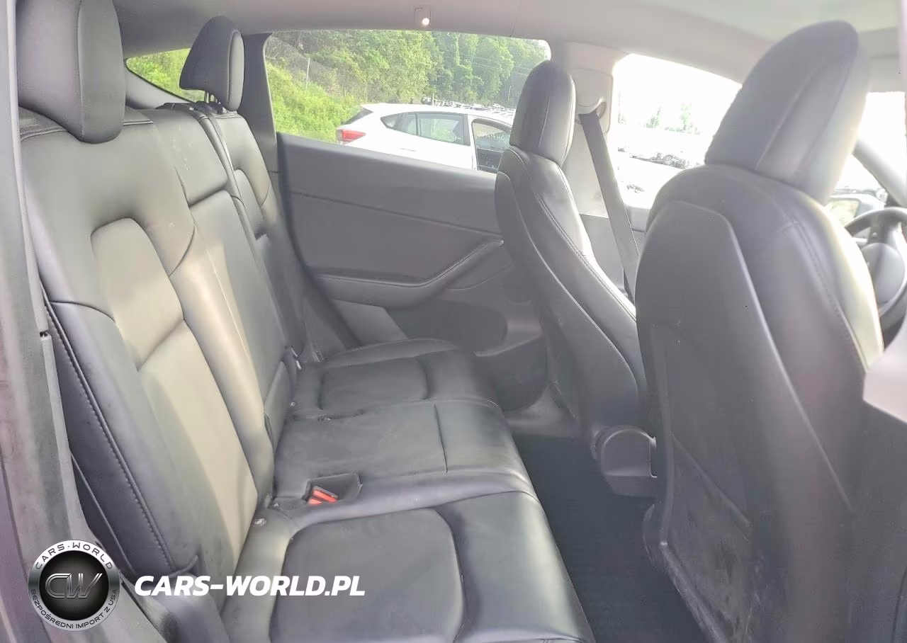 2021 Tesla Model Y VIN:5YJYGAEE7MF136724 - 10