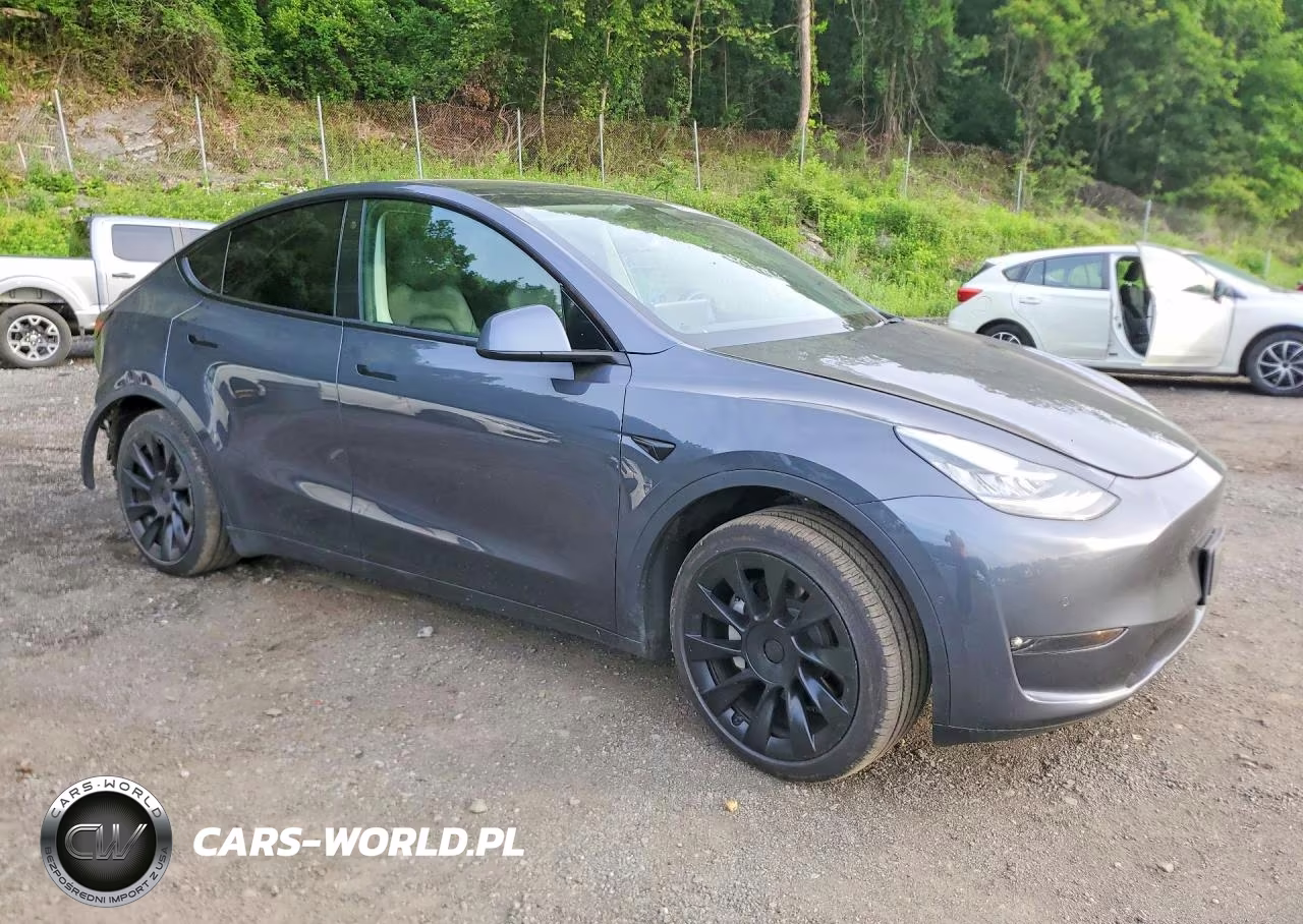2021 Tesla Model Y VIN:5YJYGAEE7MF136724 - 4