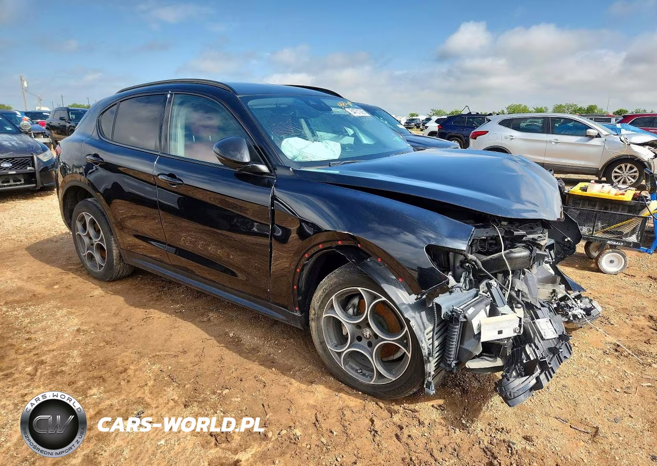 2021 Alfa Romeo Stelvio Sport VIN:ZASPAKAN0M7D00563 - 4