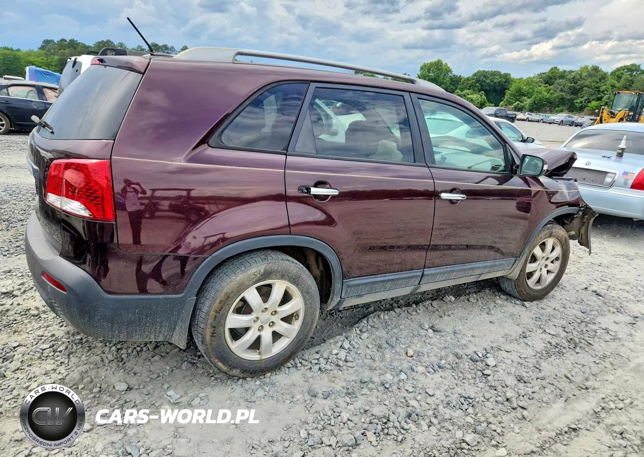 2013 Kia Sorento Lx VIN:5XYKT3A64DG358173 - 3