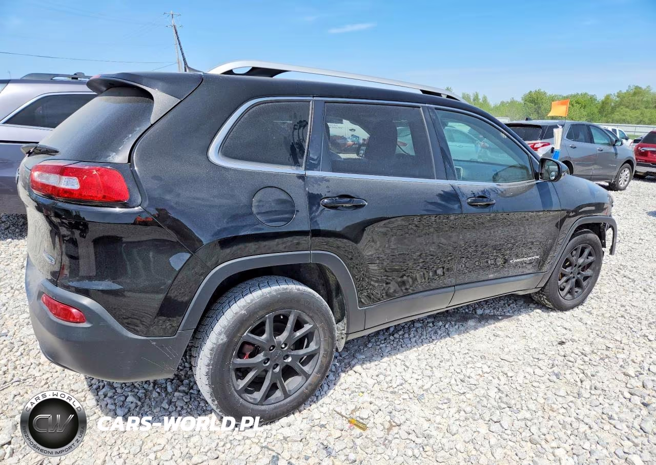 2017 Jeep Cherokee Latitude VIN:1C4PJLCBXHW535422 - 3