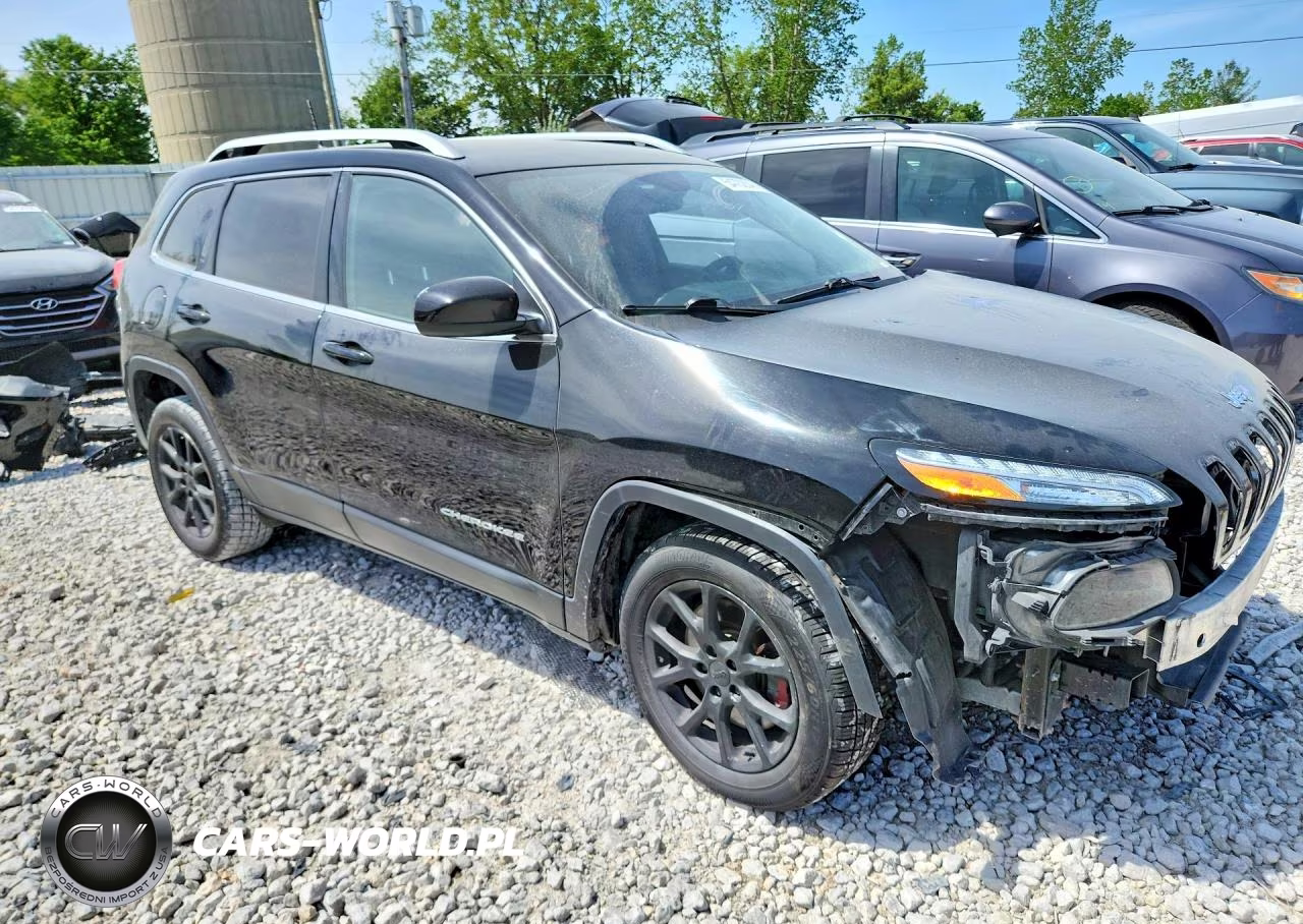 2017 Jeep Cherokee Latitude VIN:1C4PJLCBXHW535422 - 4