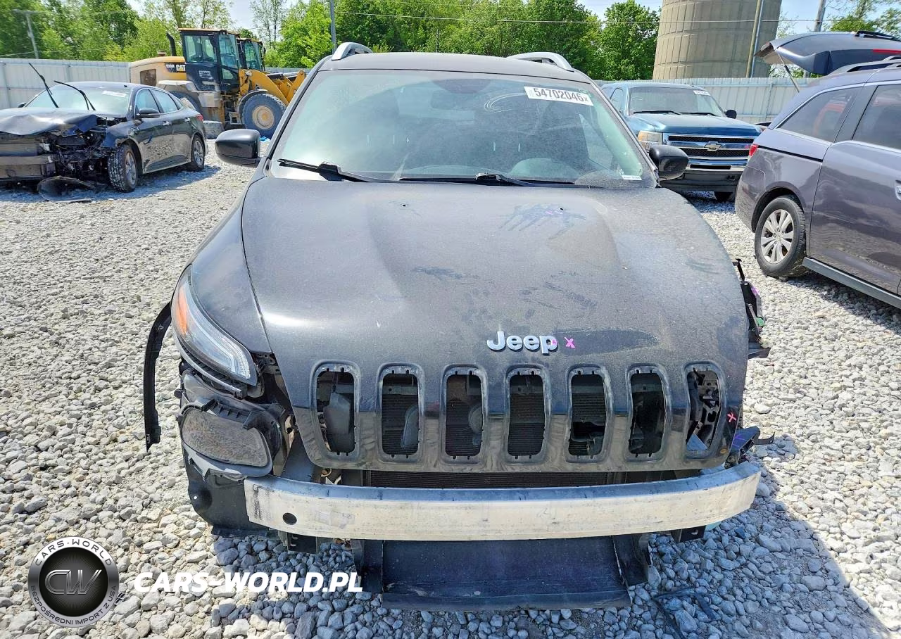2017 Jeep Cherokee Latitude VIN:1C4PJLCBXHW535422 - 5