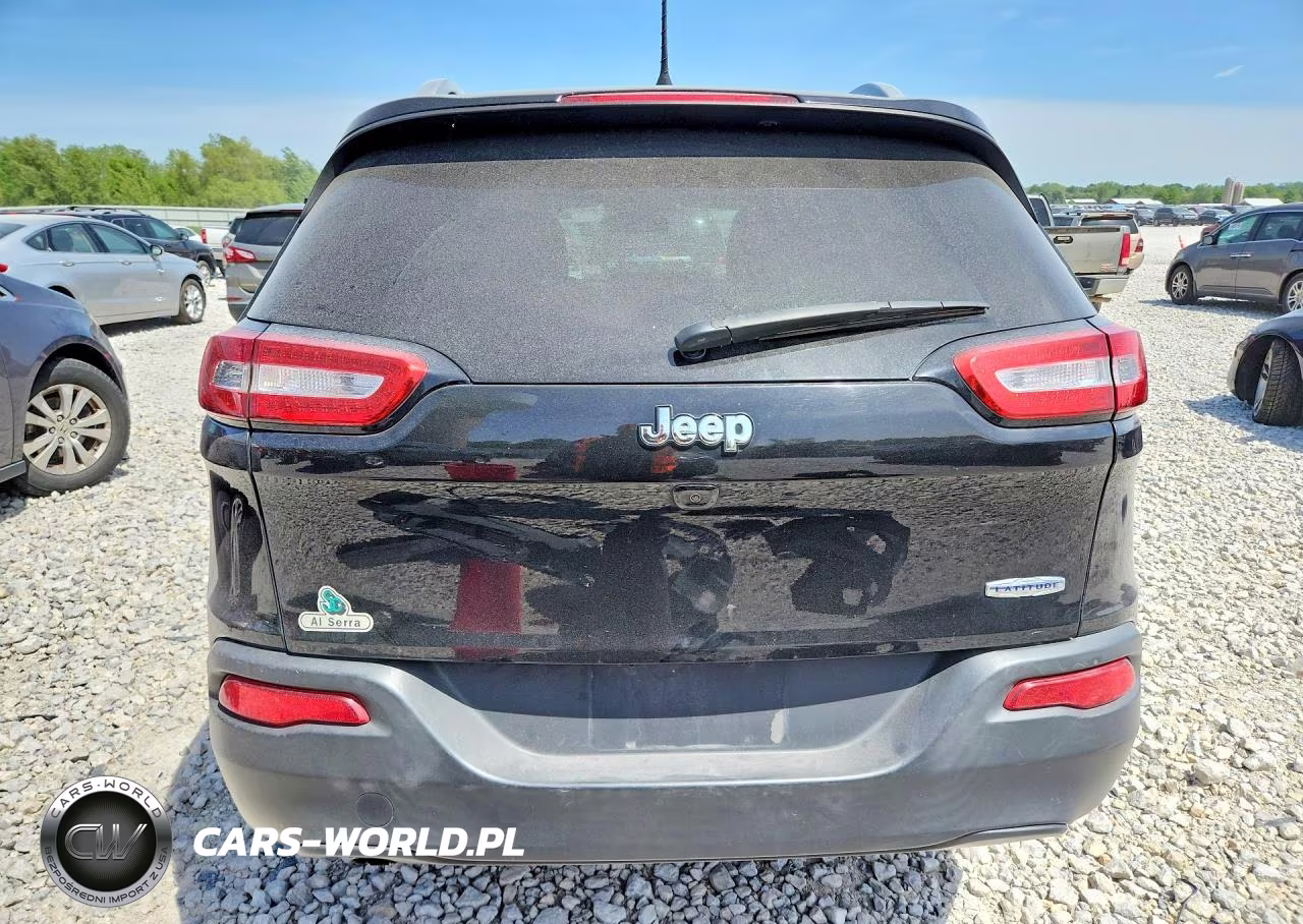 2017 Jeep Cherokee Latitude VIN:1C4PJLCBXHW535422 - 6