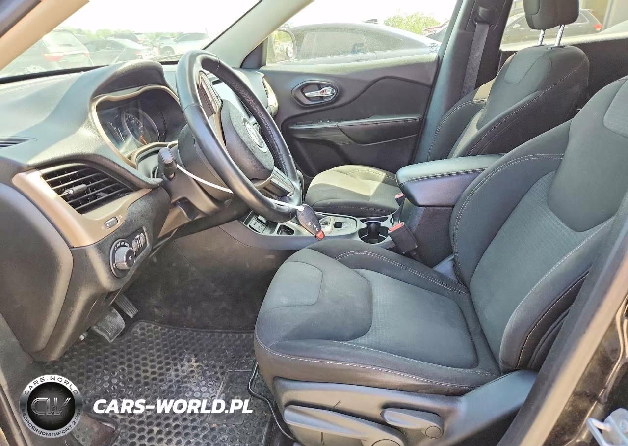 2017 Jeep Cherokee Latitude VIN:1C4PJLCBXHW535422 - 7