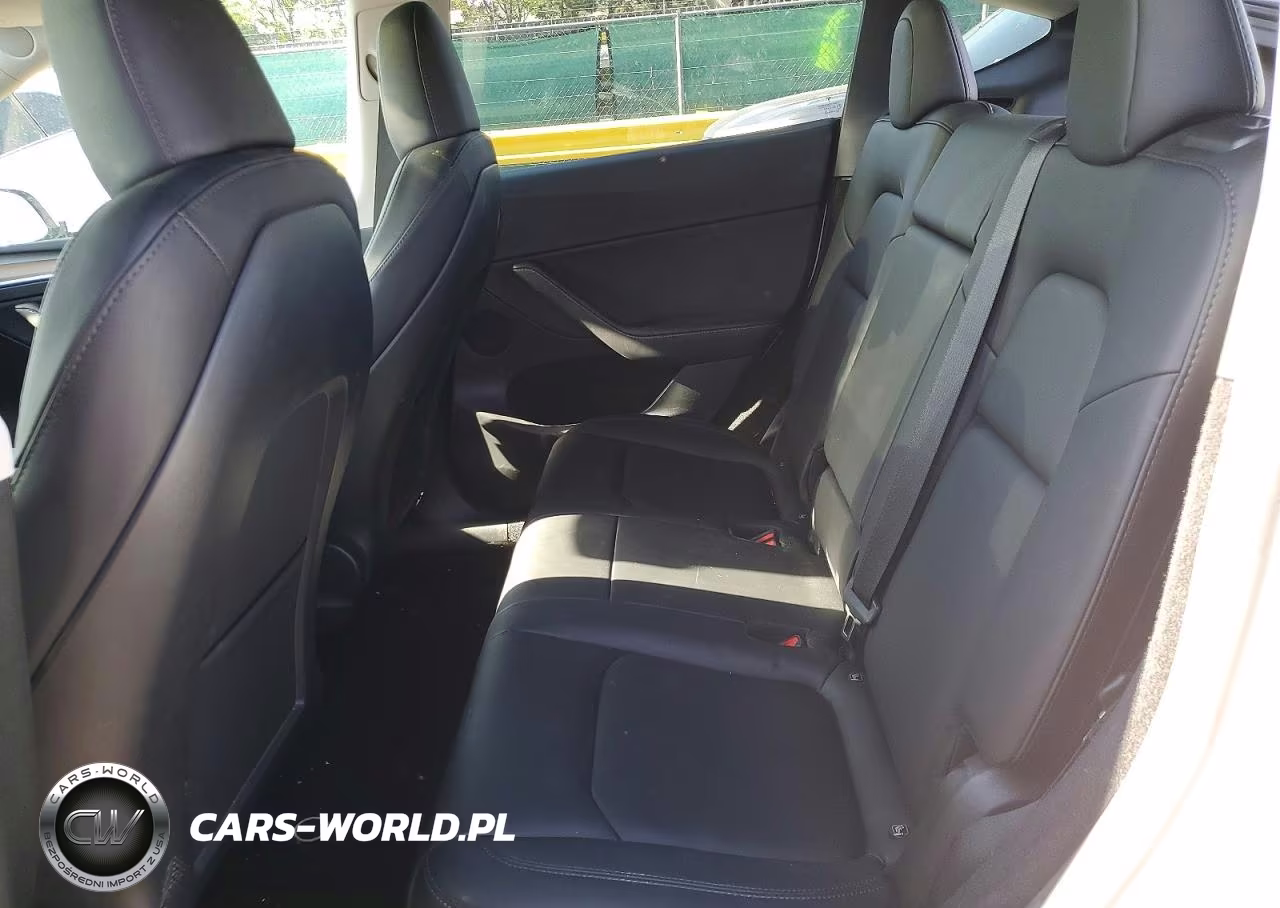 2023 Tesla Model Y VIN:7SAYGDEE9PF840139 - 10