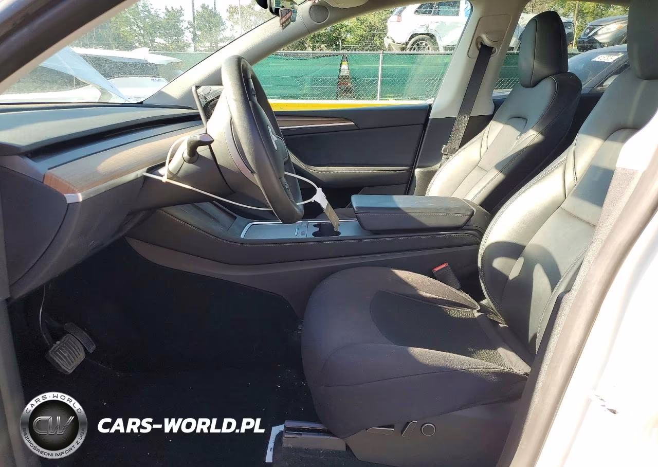 2023 Tesla Model Y VIN:7SAYGDEE9PF840139 - 7