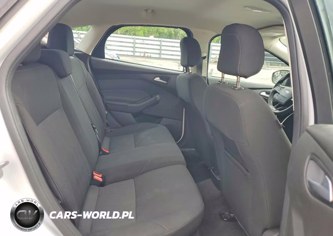 2018 Ford Focus Se VIN:1FADP3K20JL218006 - 10