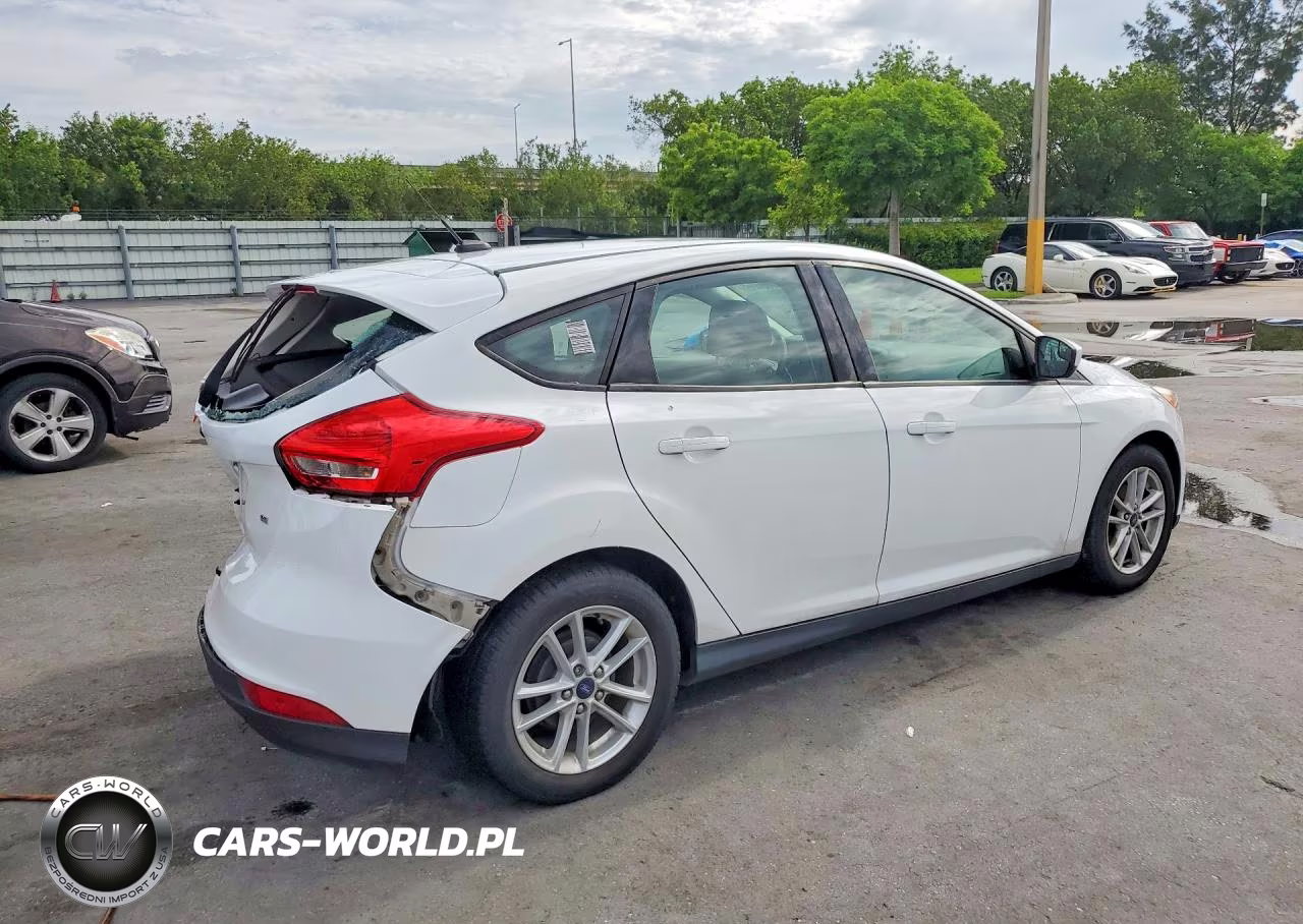 2018 Ford Focus Se VIN:1FADP3K20JL218006 - 3