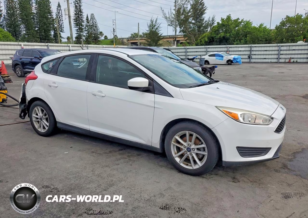 2018 Ford Focus Se VIN:1FADP3K20JL218006 - 4