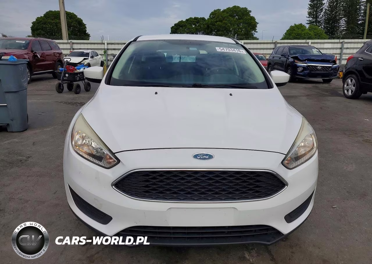 2018 Ford Focus Se VIN:1FADP3K20JL218006 - 5
