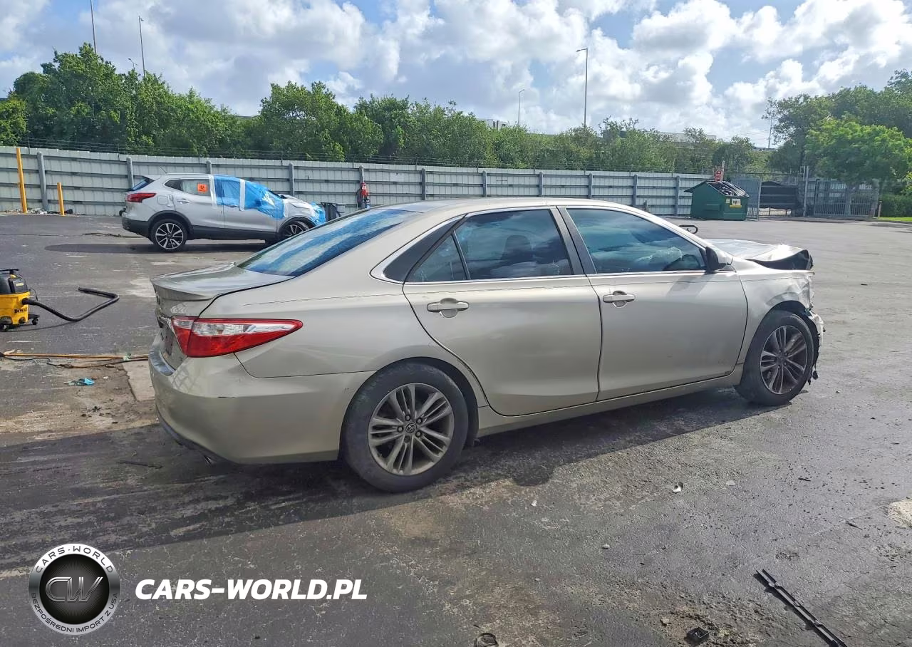 2016 Toyota Camry Se VIN:4T1BF1FK3GU554167 - 3