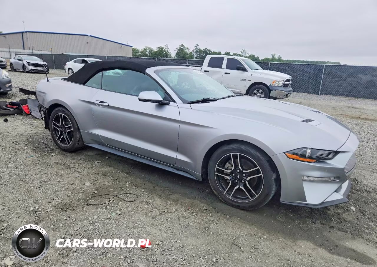 2020 Ford Mustang VIN:1FATP8UHXL5106136 - 4