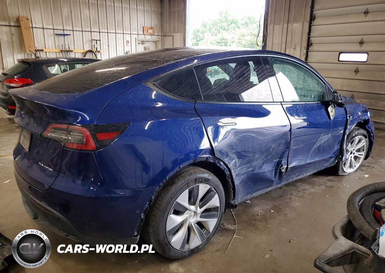 2021 Tesla Model Y VIN:5YJYGAEE7MF251596 - 3