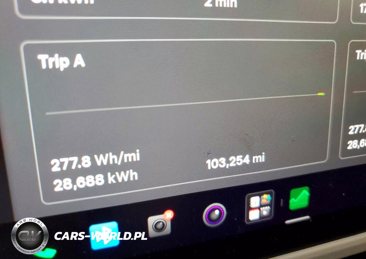 2021 Tesla Model Y VIN:5YJYGAEE7MF251596 - 9