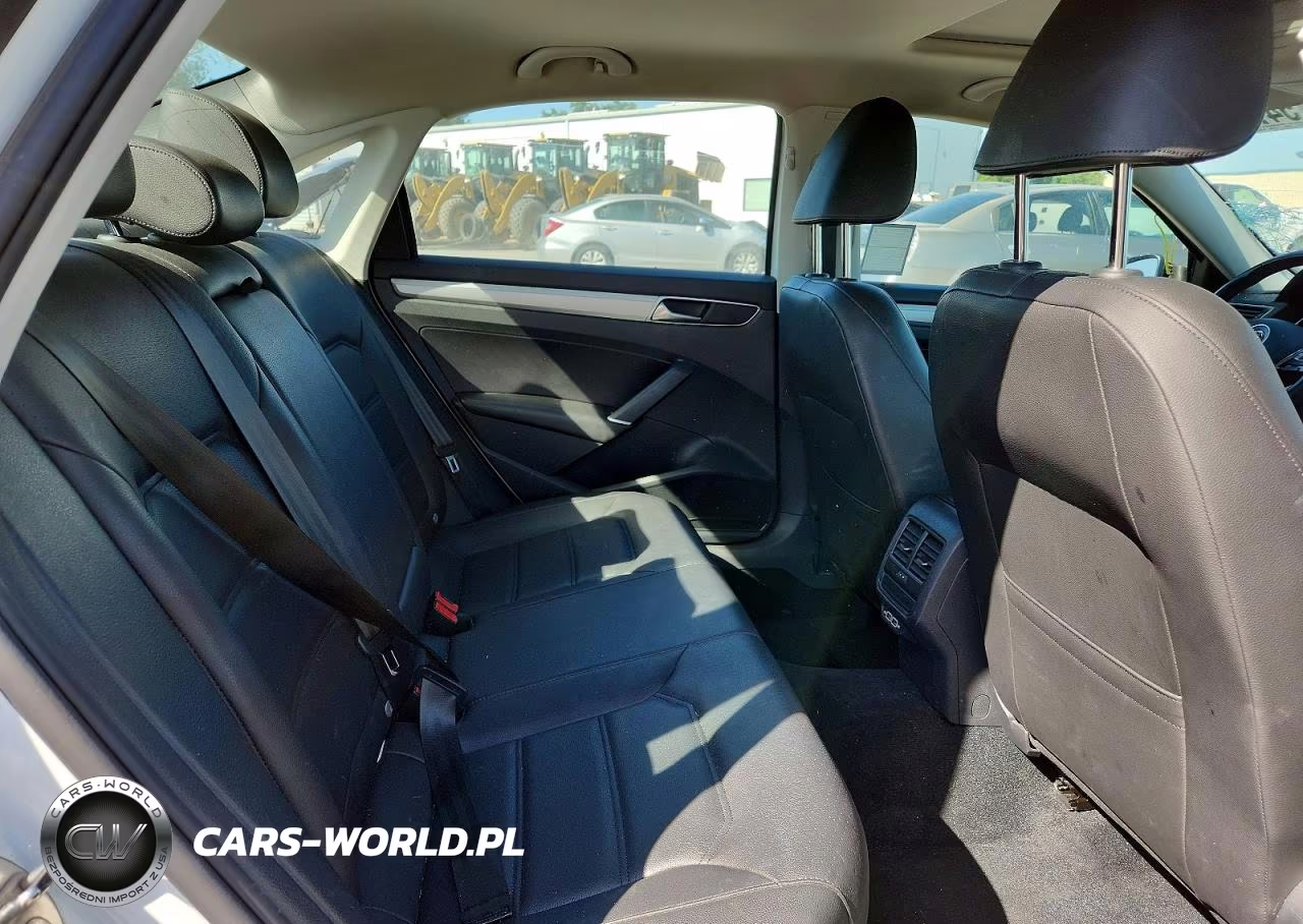 2019 Volkswagen Passat Wolfsburg VIN:1VWLA7A3XKC004938 - 10