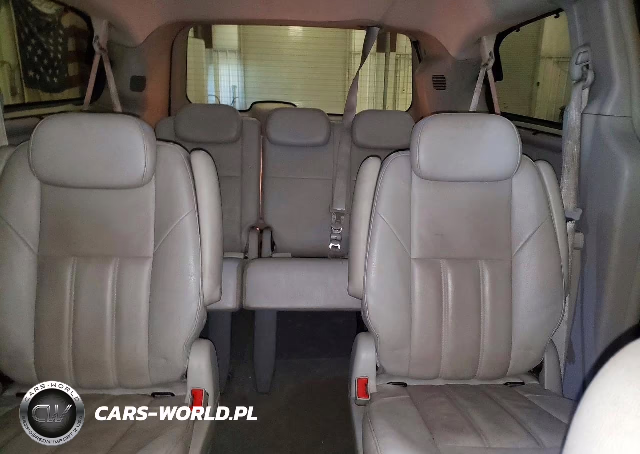 2008 Chrysler Town & Country Touring VIN:2A8HR54P68R823877 - 10