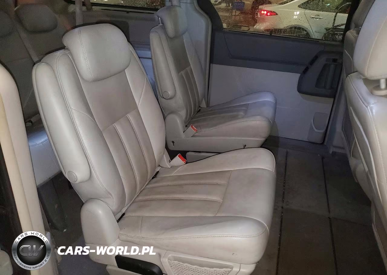 2008 Chrysler Town & Country Touring VIN:2A8HR54P68R823877 - 11