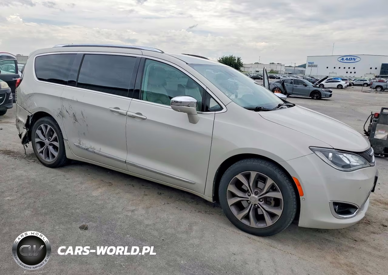 2017 Chrysler Pacifica Limited VIN:2C4RC1GGXHR614692 - 4