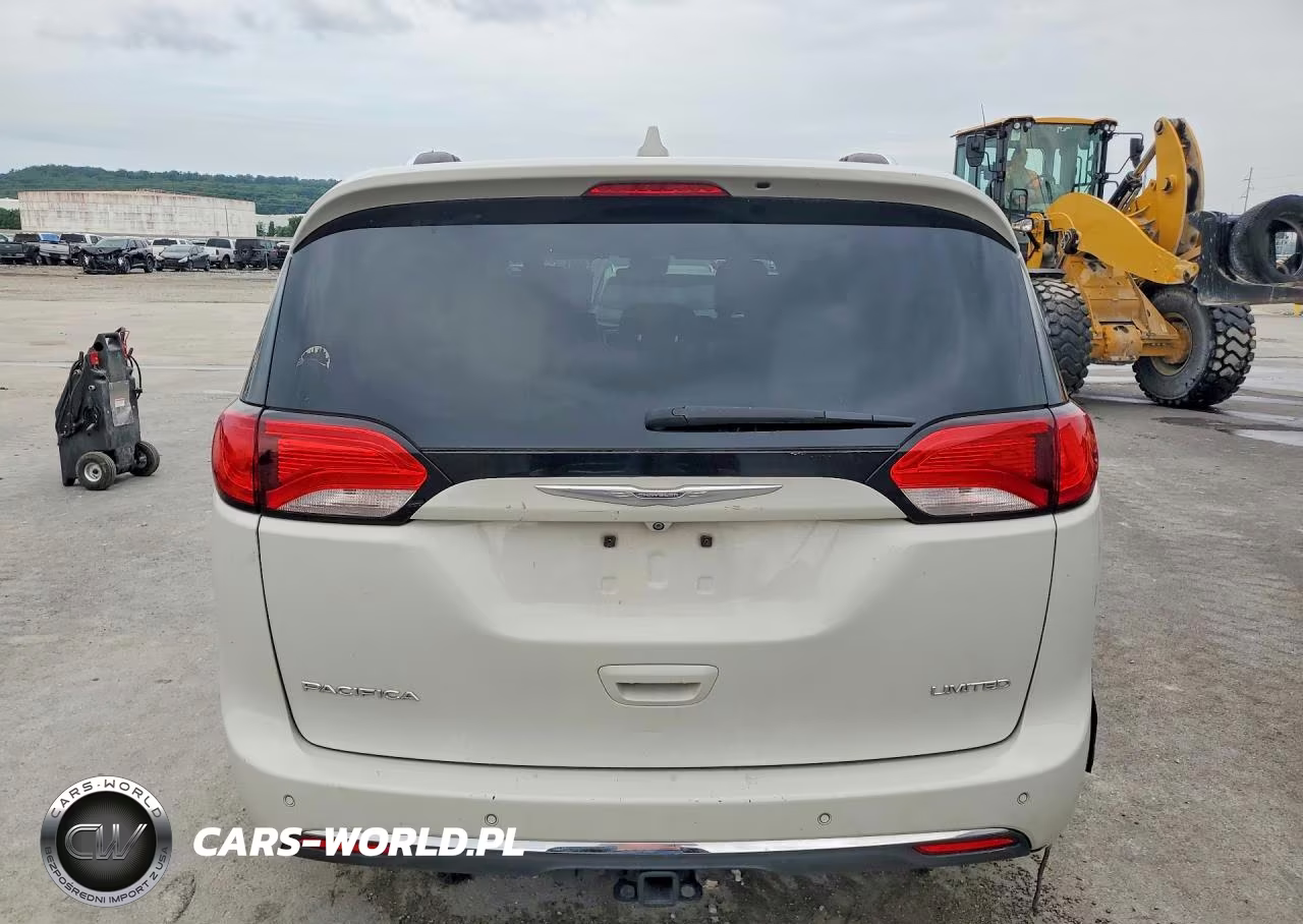 2017 Chrysler Pacifica Limited VIN:2C4RC1GGXHR614692 - 6