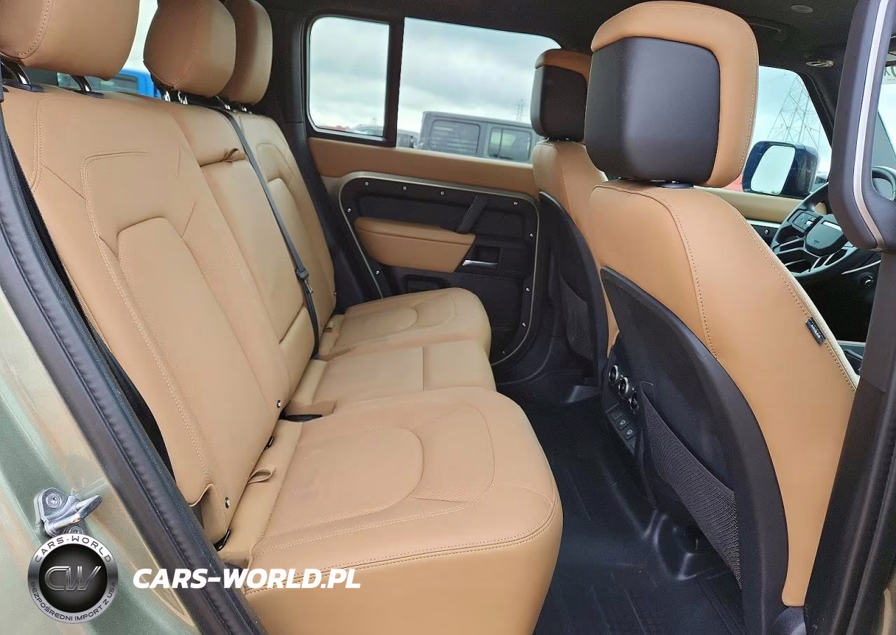 2025 Land Rover Defender 110 S VIN:SALEJ7EX1S2404054 - 11